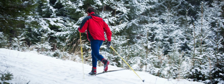 cross-x-country-skiing-canstockphoto
